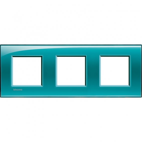 Фотография товара 'Legrand Livinglight Рамка прямоугольная, 3 поста LNA4802M3VD'