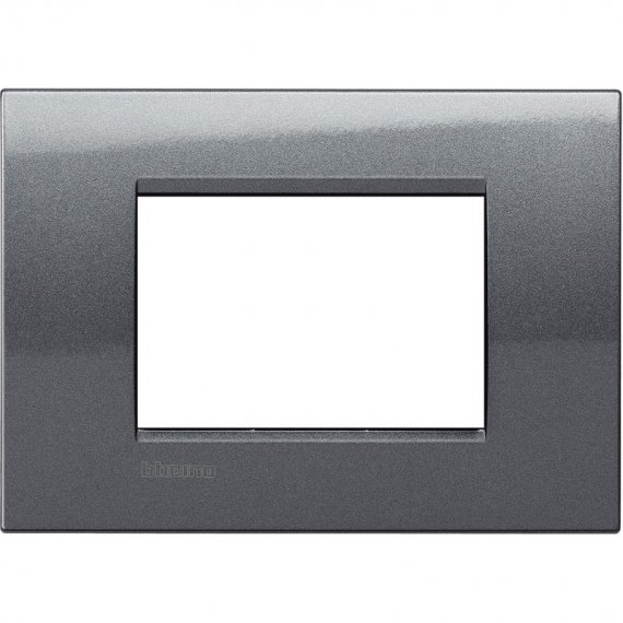 Фотография товара 'Legrand LivingLight Рамка, итальянская модульность, 3 модуля LNA4803AC'