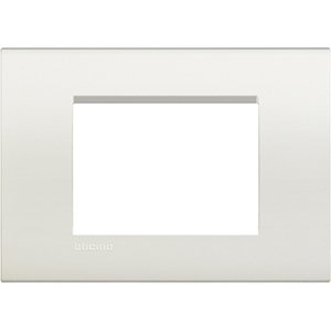 Фотография товара 'Legrand Livinglight Рамка прямоугольная, 3 модуля LNA4803BI'