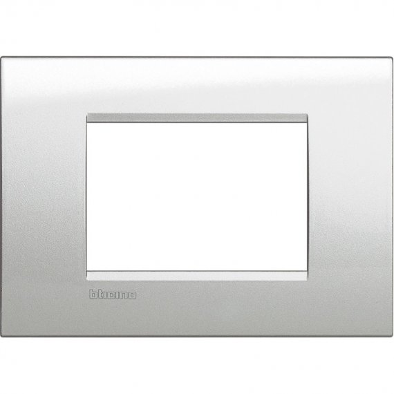 Фотография товара 'Legrand LivingLight Рамка, итальянская модульность, 3 модуля LNA4803GL'