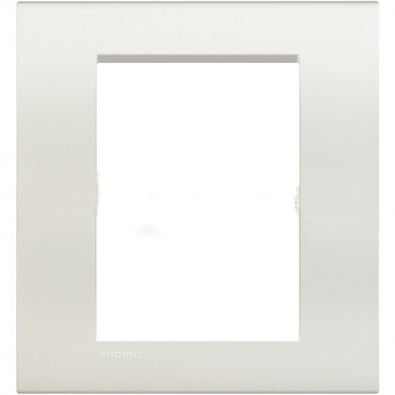 Фотография товара 'Legrand Livinglight Рамка прямоугольная, 3+3 модуля LNA4826BI'