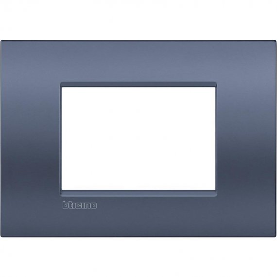 Фотография товара 'Legrand Livinglight Рамка Air, итальянский стандарт 3 модуля LNC4803BM'