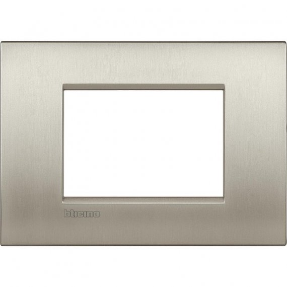 Фотография товара 'Legrand Livinglight Рамка Air, итальянский стандарт 3 модуля LNC4803TIS'