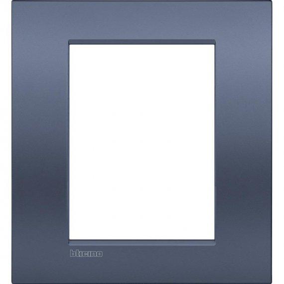 Фотография товара 'Legrand Livinglight Рамка Air, итальянский стандарт 3+3 модуля LNC4826BM'