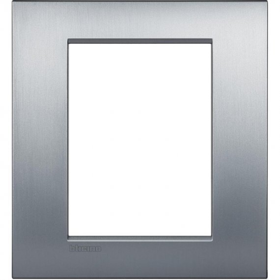 Фотография товара 'Legrand Livinglight Рамка Air, итальянский стандарт 3+3 модуля LNC4826CRS'