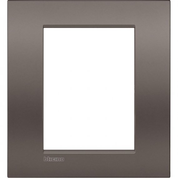 Фотография товара 'Legrand Livinglight Рамка Air, итальянский стандарт 3+3 модуля LNC4826CY'