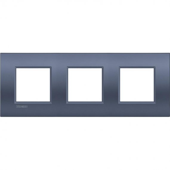 Фотография товара 'Legrand Livinglight Рамка Air, немецкий стандарт 2+2+2 модуля LNE4802M3BM'