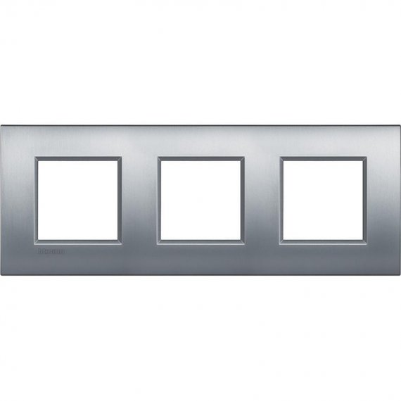 Фотография товара 'Legrand Livinglight Рамка Air, немецкий стандарт 2+2+2 модуля LNE4802M3CRS'