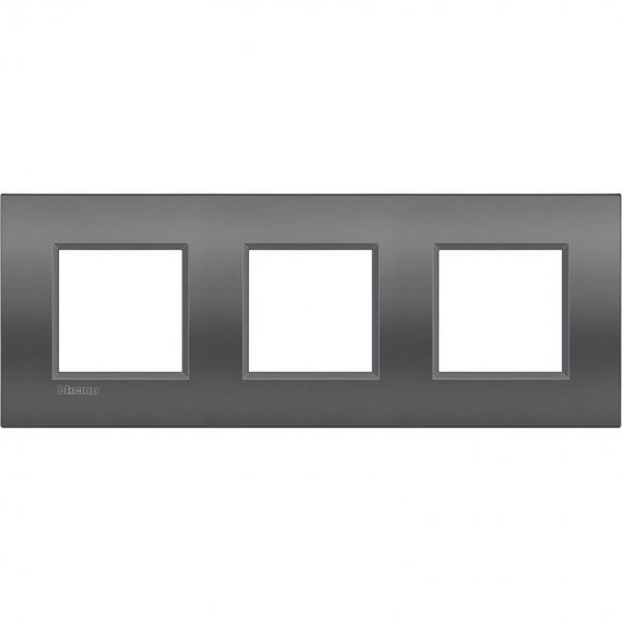 Фотография товара 'Legrand Livinglight Рамка Air, немецкий стандарт 2+2+2 модуля LNE4802M3ST'
