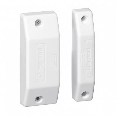 Фотография товара 'Legrand Магнитный датчик открытия двери. MyHOME — SCS, 1 Н.З. контакт 043100'