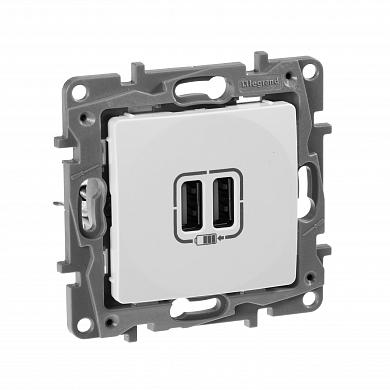 Фотография товара 'Legrand Зарядное устройство с двумя USB-разьемами 240В/5В 2400мА Etika 672294'