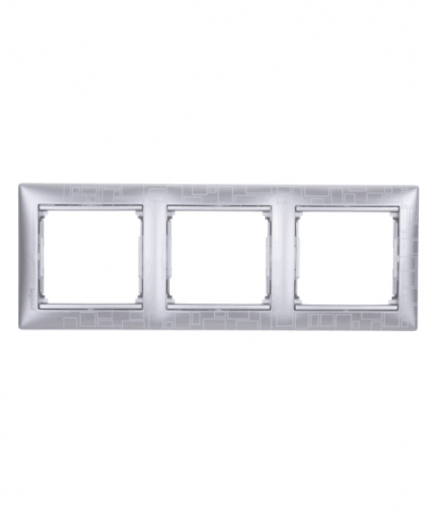 Фотография товара 'Legrand Valena Classic DIY Рамка 3 поста, горизонтальная 694355'