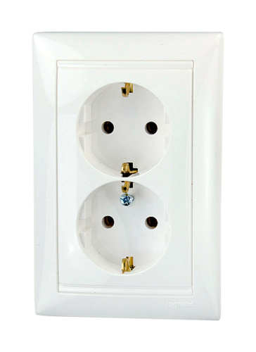 Фотография товара 'Legrand Valena Classic DIY Розетка 2 x 2К+З, 10/16А 230/250В 694272'