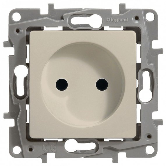 Фотография товара 'Legrand Модуль розетки 2К со шторками, 10AX, с винтовыми зажимами, немецкий стандарт ETIKA 672334'