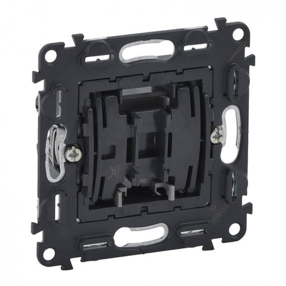 Фотография товара 'Legrand Valena Переключатель 10АХ 752016'