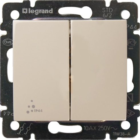 Фотография товара 'Legrand Переключатель на 2 направления 2-х клавишный, IP44 10AX 250В 774198'